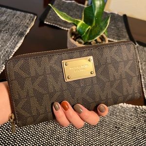 New Michael Kors Brown Wallet